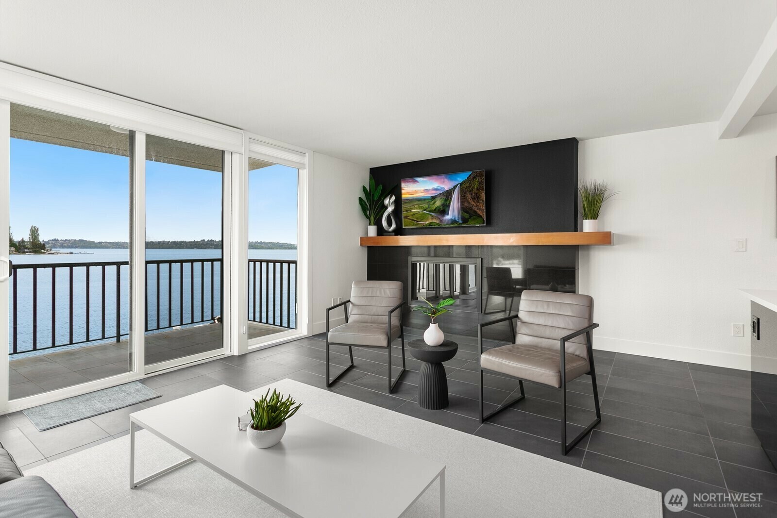 Property Photo: 4561 NE Lake Washington Blvd. 308 WA 98033