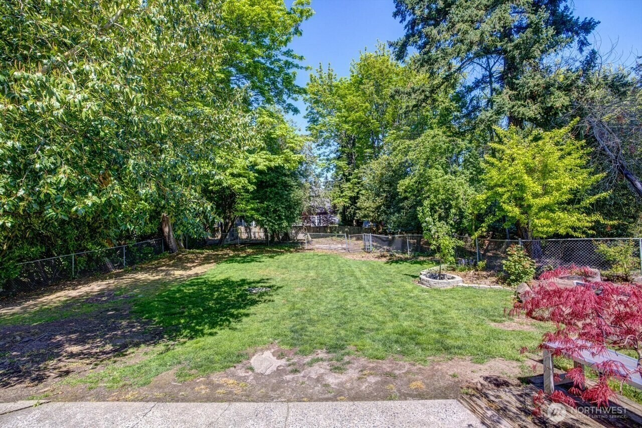 Property Photo: 8836 SE 39th Street WA 98040
