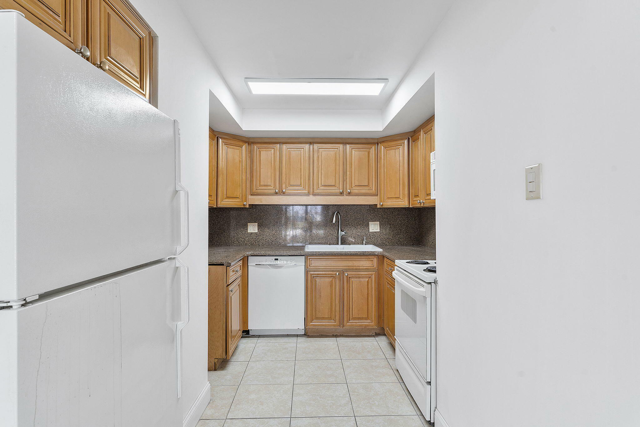 Property Photo: 510 Lake Shore Drive 21 FL 33403