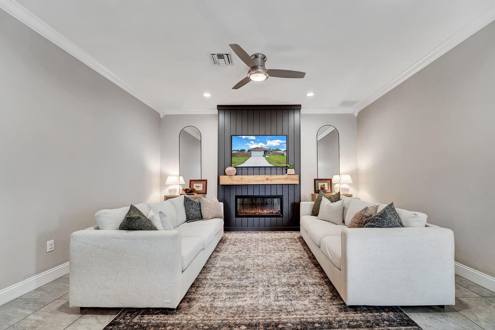 Property Photo: 2001 SW Aguero St FL 34953