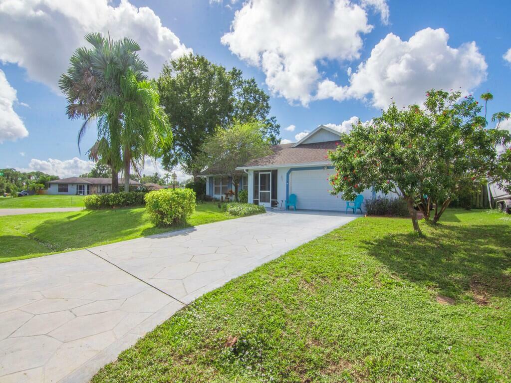 Property Photo: 742 SE Whitmore Drive FL 34984