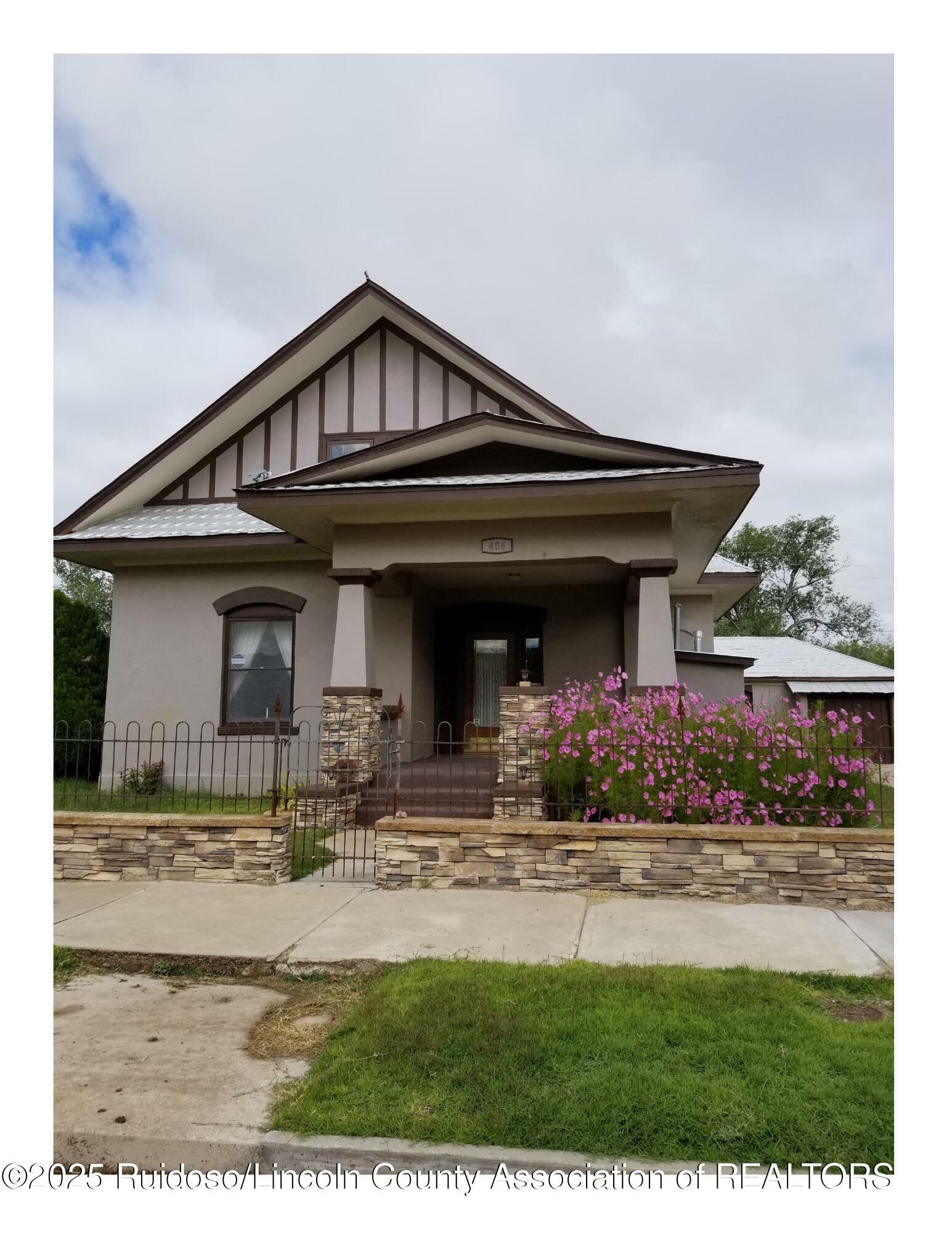 Property Photo: 406 11th Street NM 88301