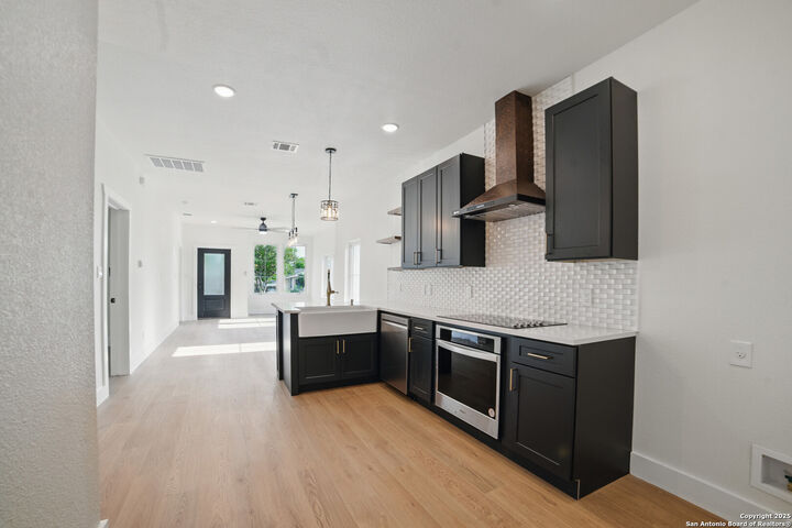 Property Photo: 727 Hammond TX 78210