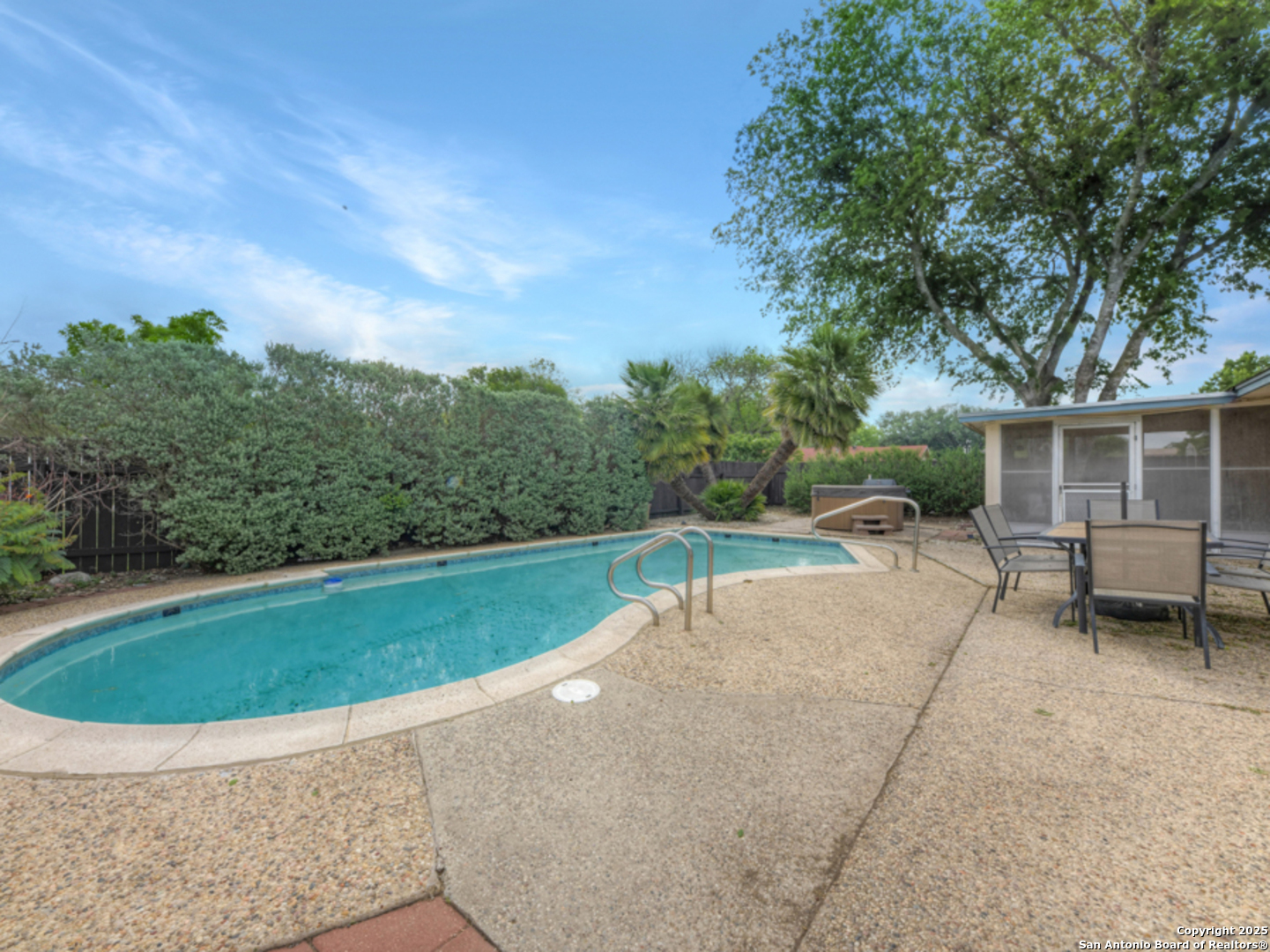 Property Photo: 121 Meadow TX 78154