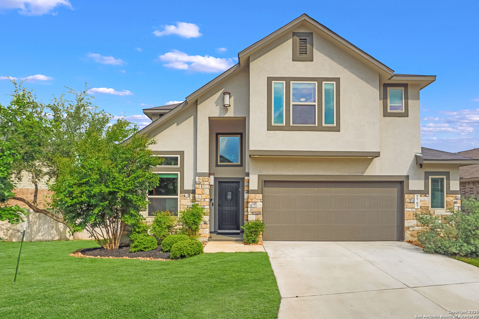 Property Photo: 5707 Pin Point TX 78266
