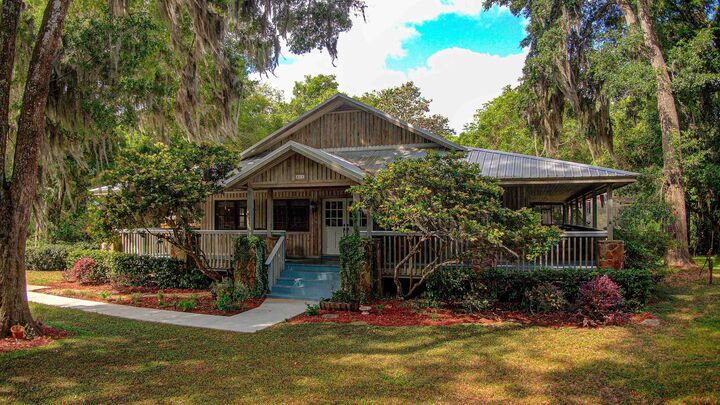 Property Photo: 411 Woodbluff Ter FL 32086