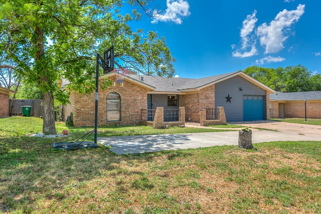Property Photo: 129 Norwood Dr TX 76903