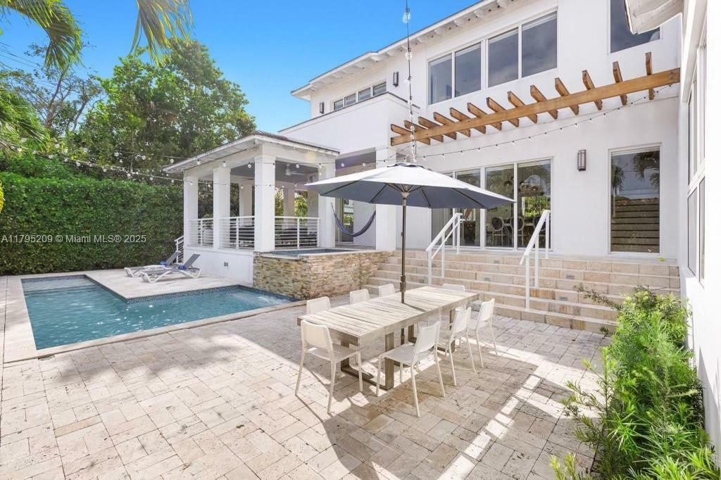 Property Photo: 689 Glenridge Rd FL 33149