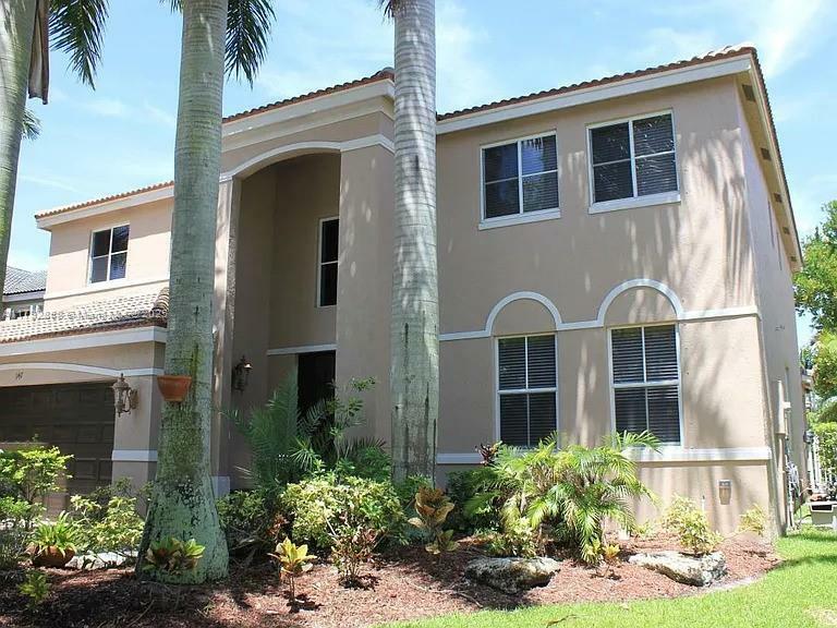 Property Photo: 947 Nandina Dr 3890 FL 33327