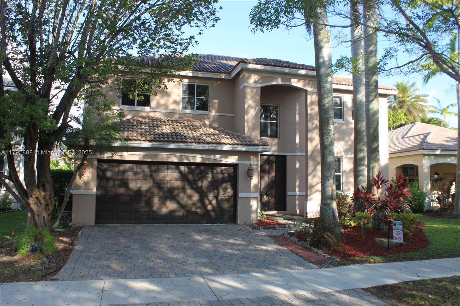 Property Photo: 947 Nandina Dr 3890 FL 33327