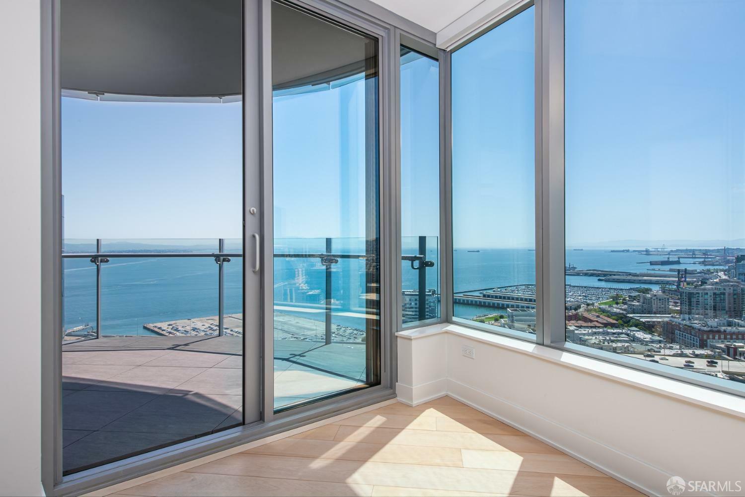 Property Photo:  201 Folsom Street 38E  CA 94105 