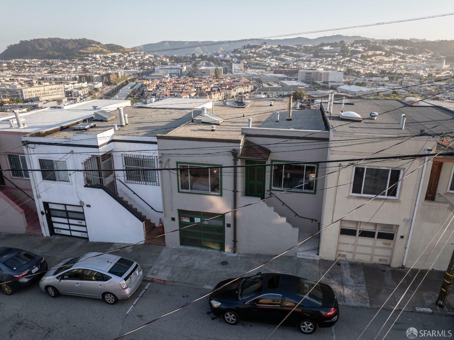 Property Photo: 262 Topeka Avenue CA 94124
