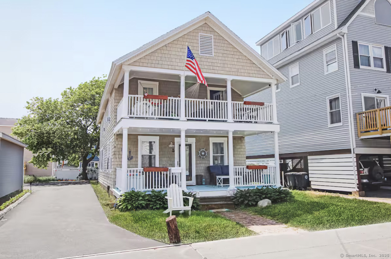 Property Photo: 11 Bridgewater Avenue CT 06460