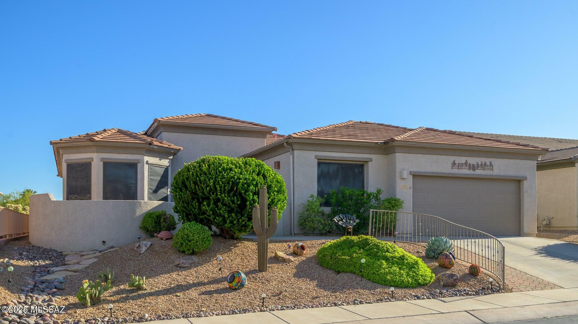 Property Photo: 1131 W Calle Artistica AZ 85614
