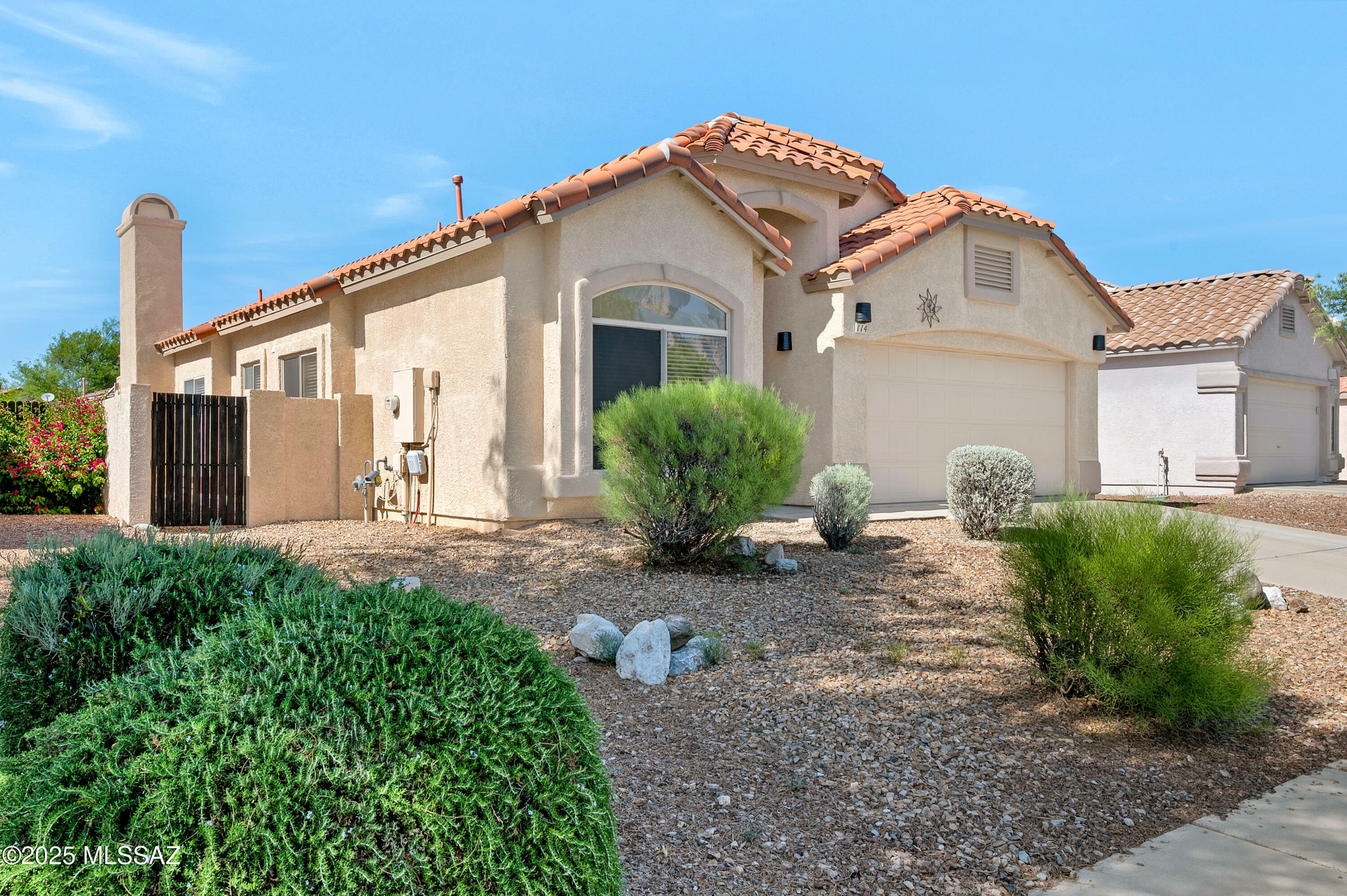 Property Photo: 114 W Freddie Canyon Way AZ 85755