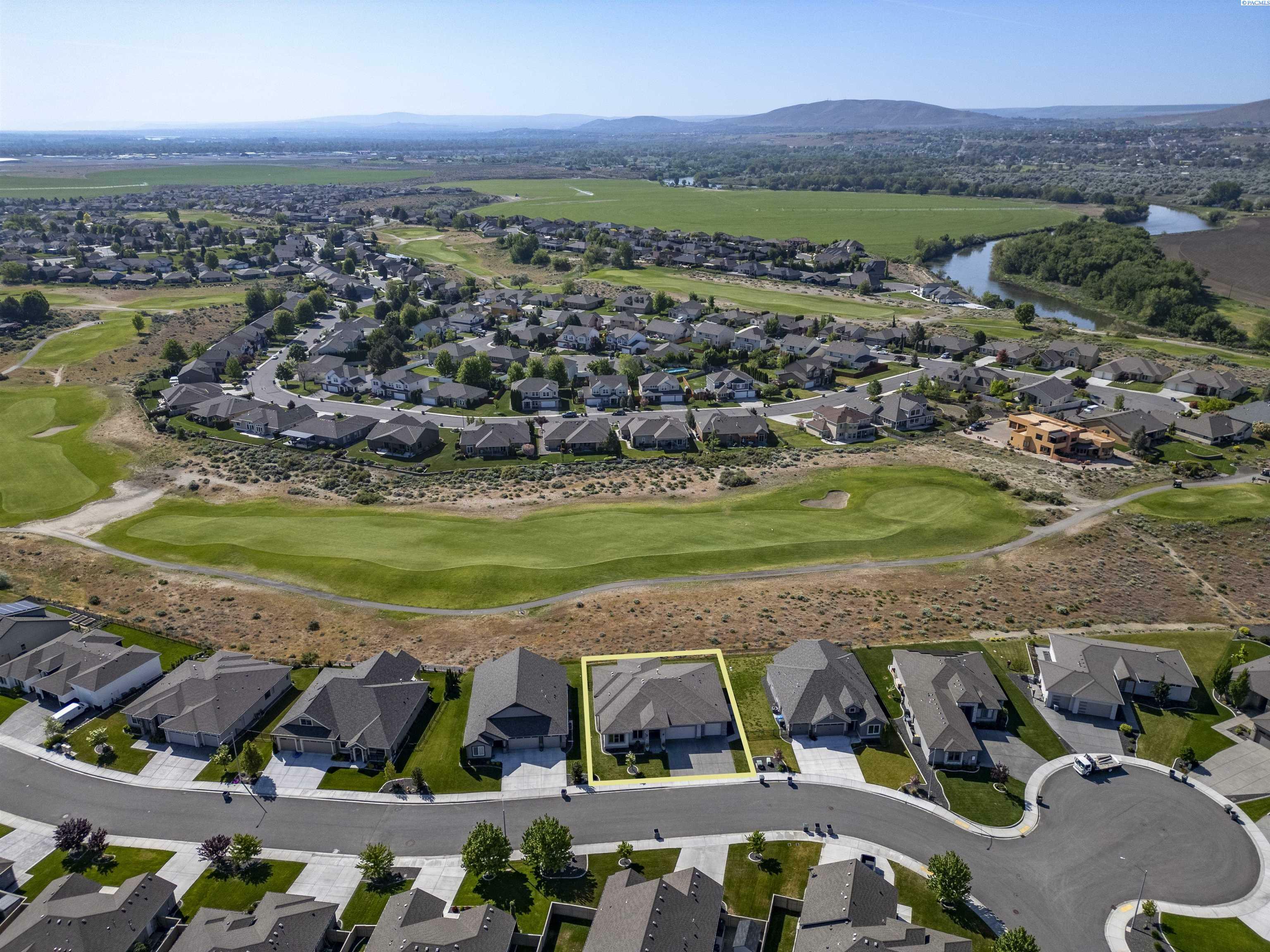 Property Photo: 3113 Deserthawk Loop WA 99354