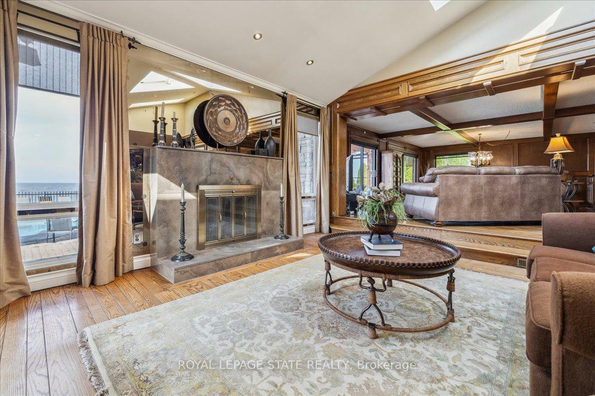 Property Photo: 7 Lakegate Drive ON L8E 3T7