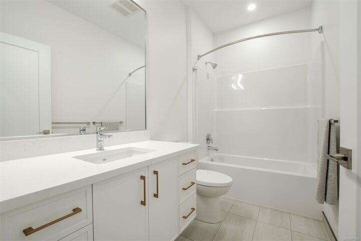 Property Photo: 1234 Viewtop Rd 109 BC V9L 0H7