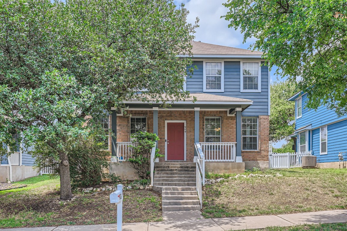 Property Photo: 909 E Park Street TX 78613