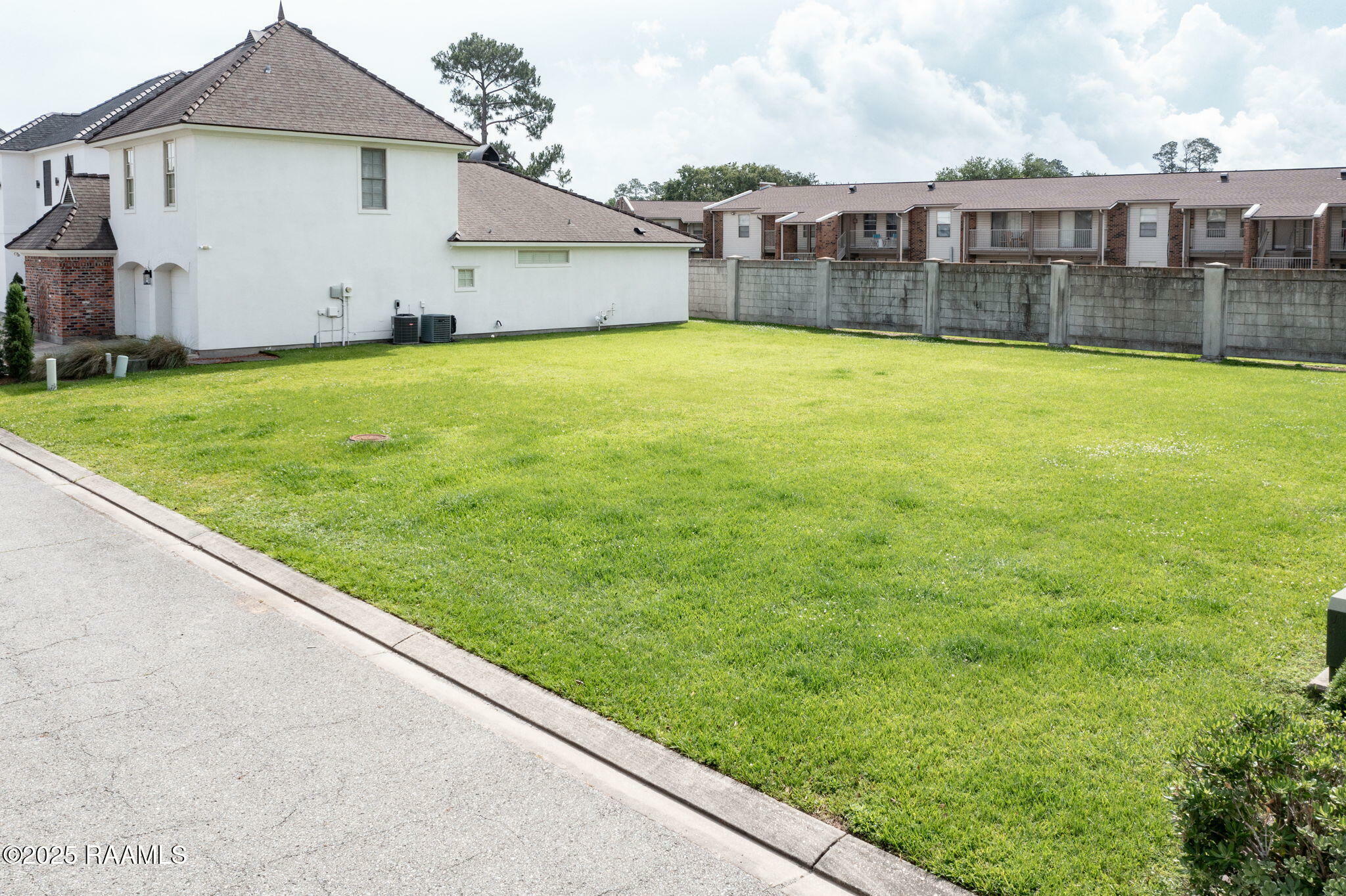 Property Photo: 119 Club View Drive LA 70503