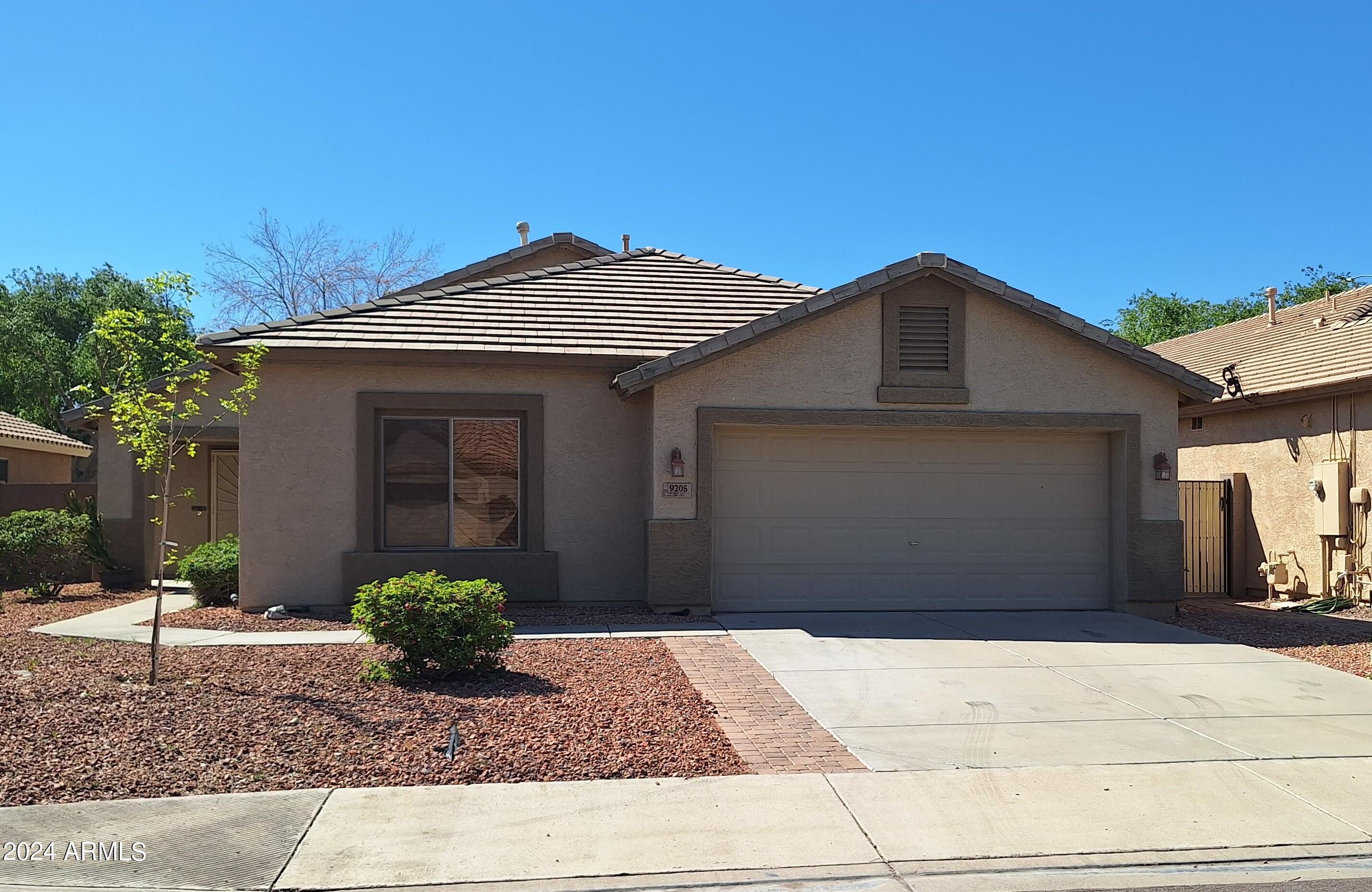 Property Photo: 9205 W Lone Cactus Drive AZ 85382