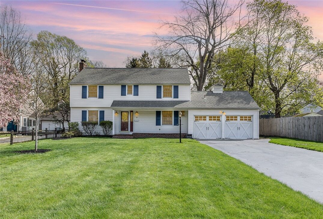 Property Photo:  5 Circle Court  NY 14617 