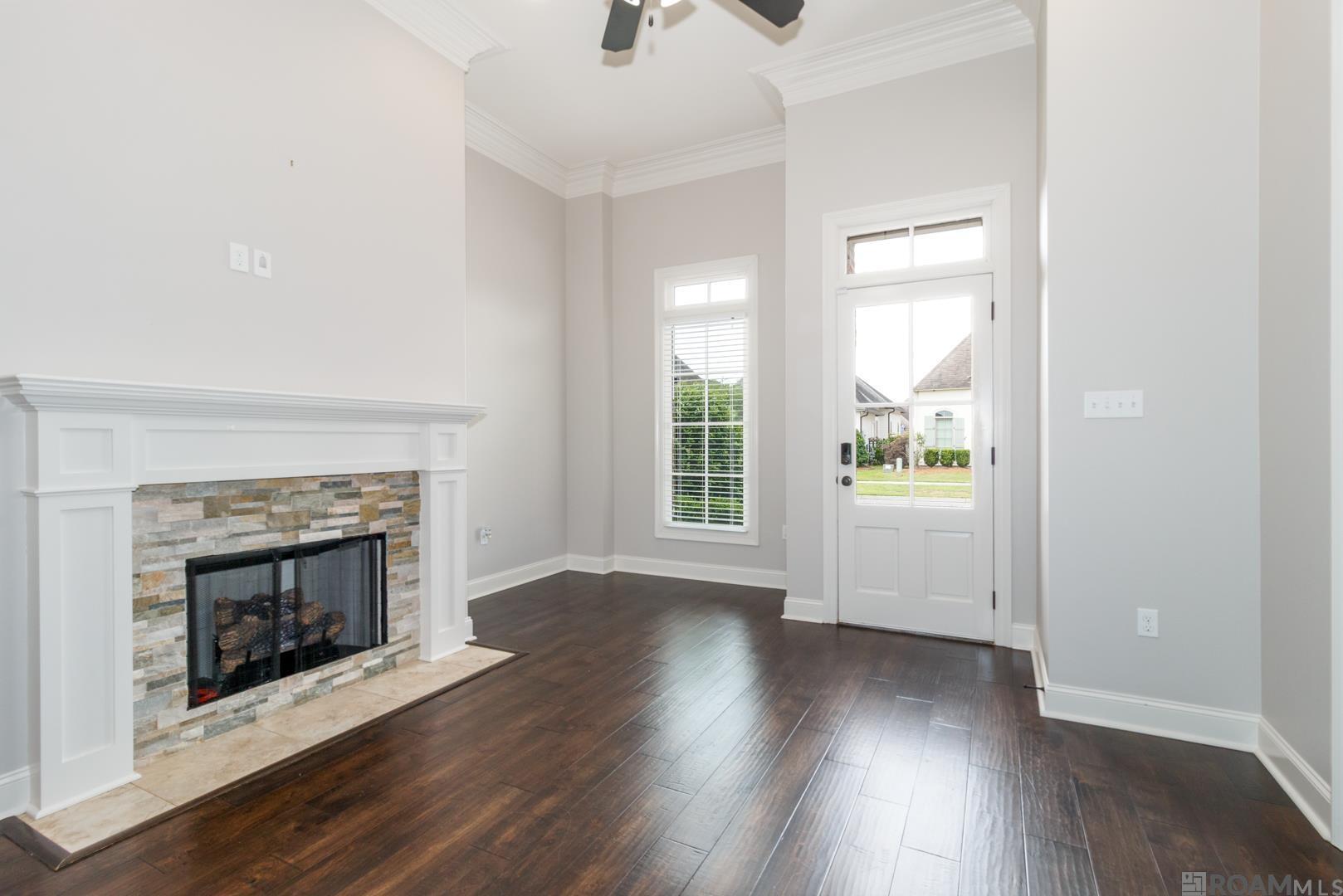 Property Photo: 13909 Park Terrace Dr LA 70810