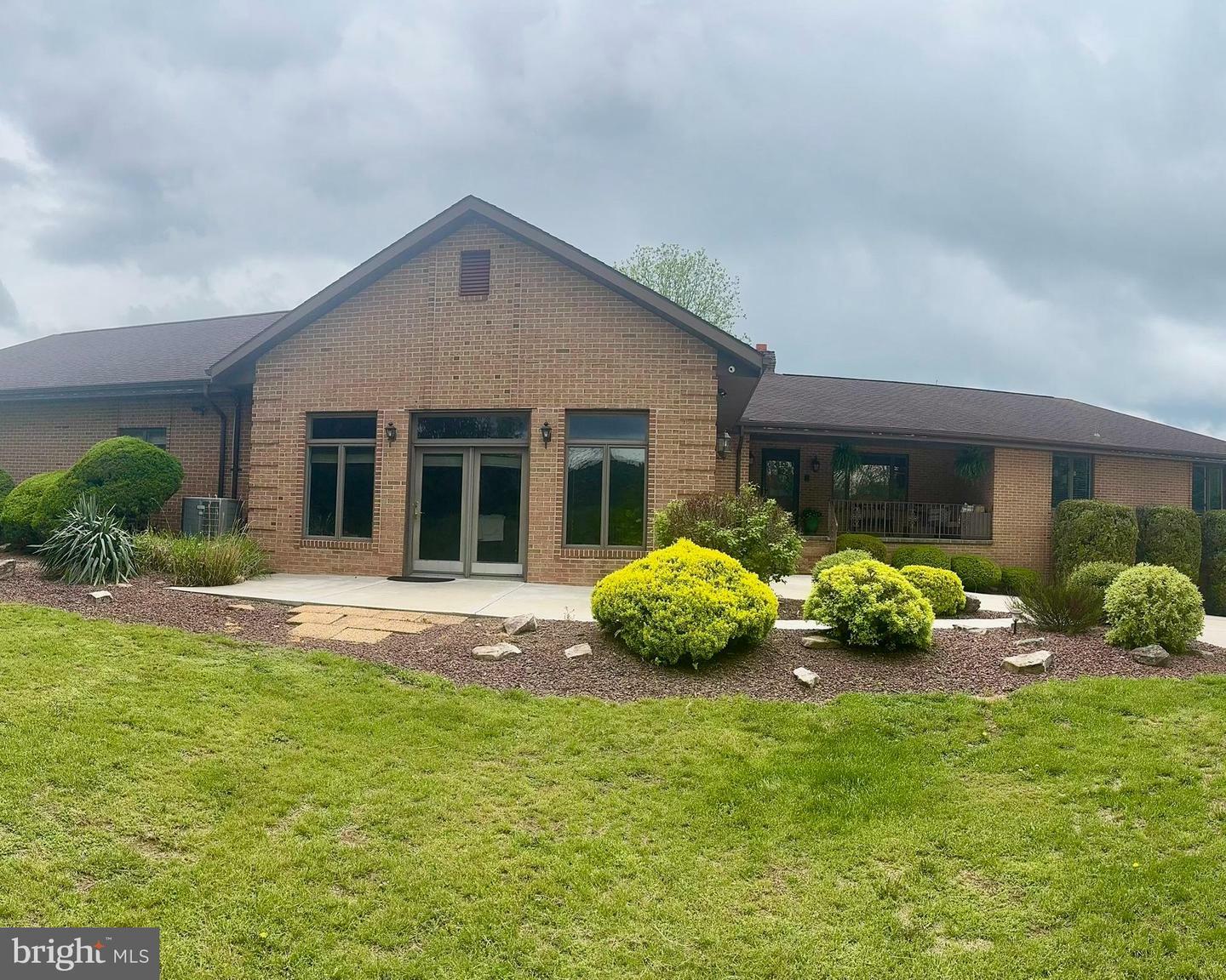 825 Compton Drive  Harrisburg PA 17112 photo