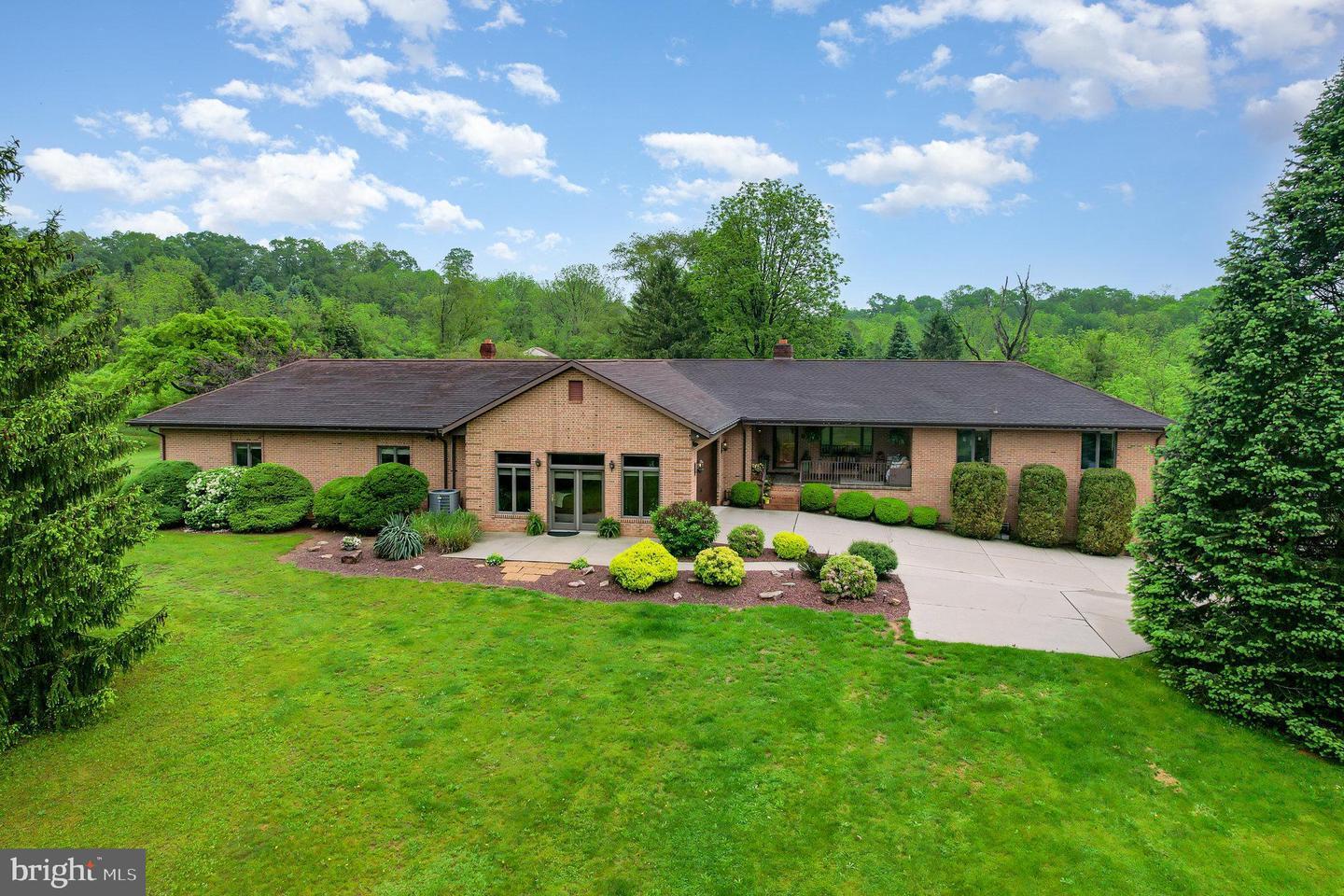 Property Photo:  825 Compton Drive  PA 17112 