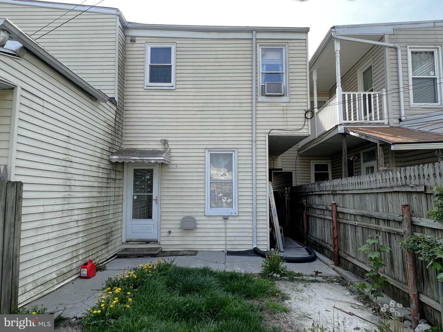Property Photo: 320 N 11th Street 1/2 PA 17046