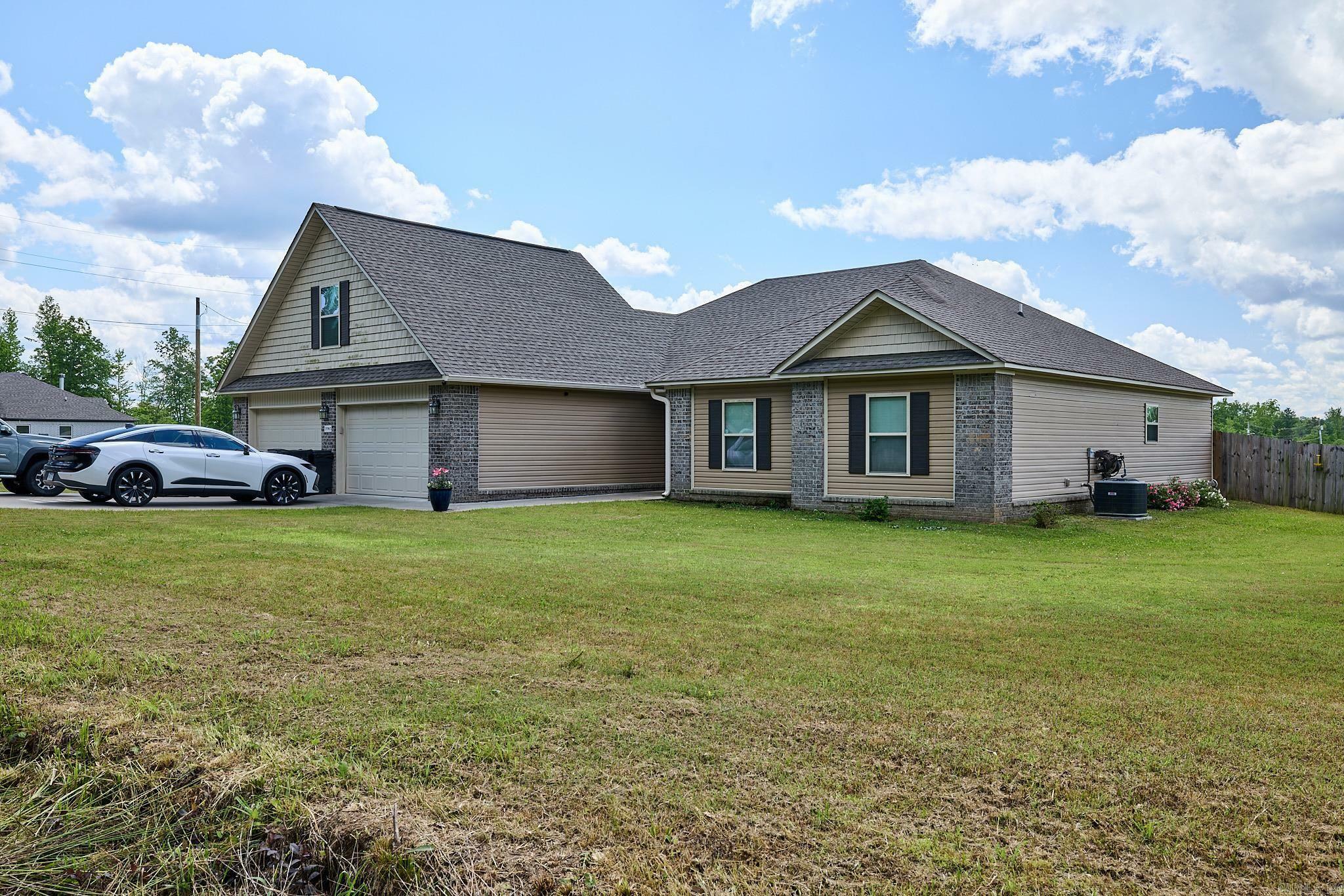 Property Photo: 15983 E Miller Sardis Rd AR 72011