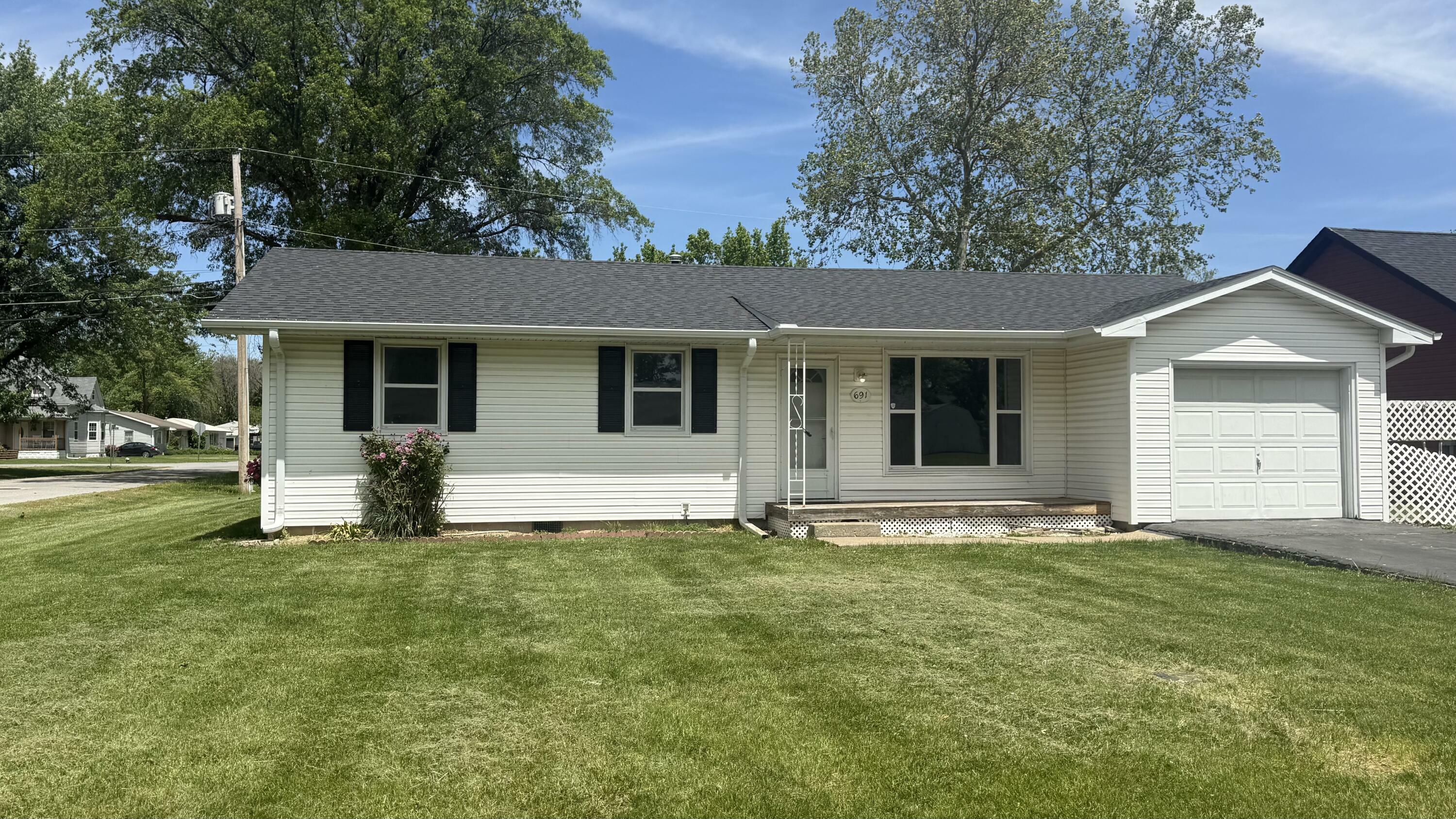 Property Photo: 691 Doty Ave MO 65240
