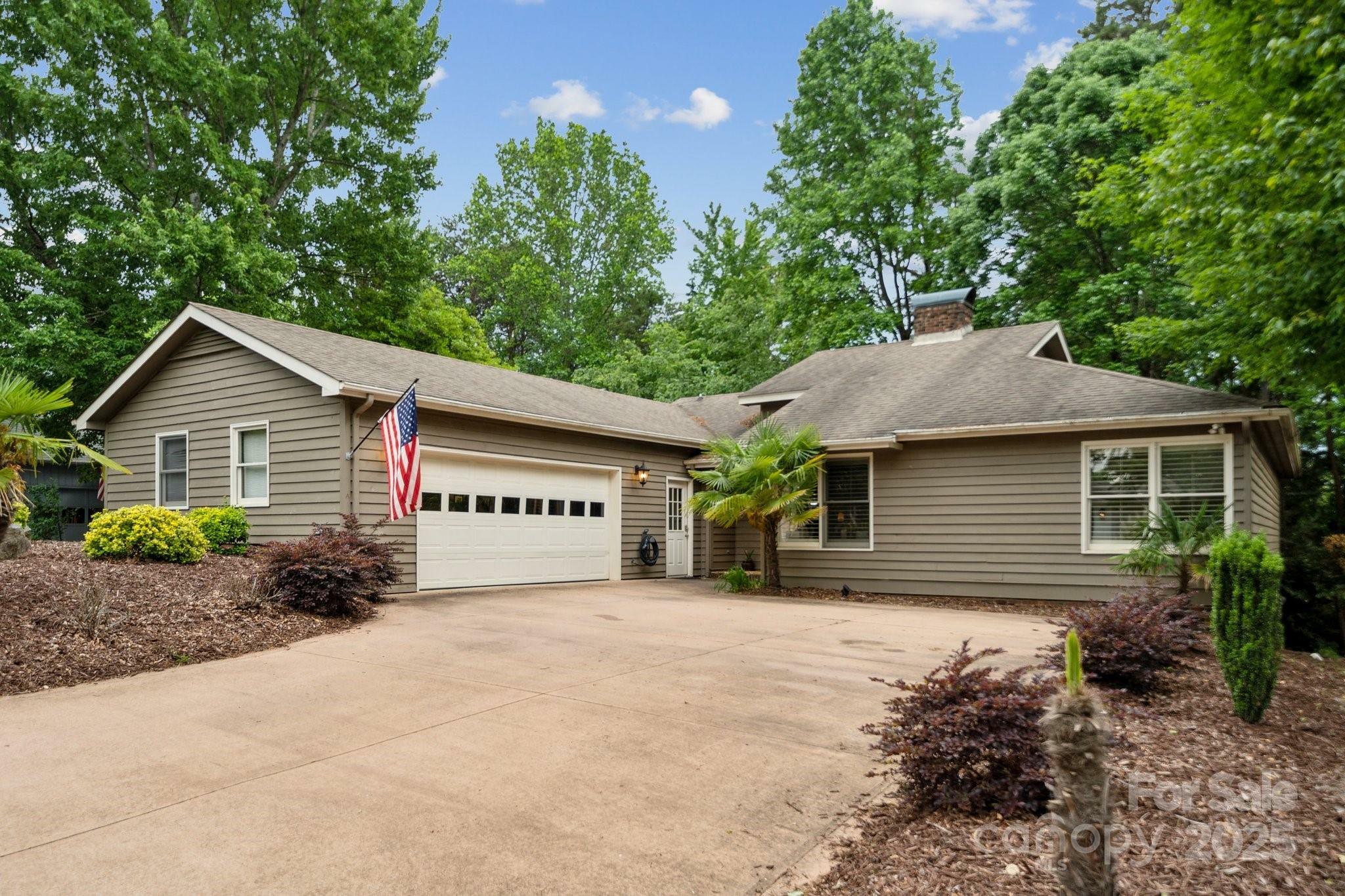 Property Photo: 18 Shipmaster Court SC 29710
