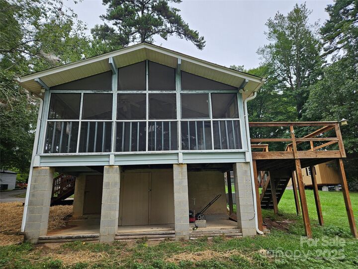 6813 Navajo Trail  Sherrills Ford NC 28673 photo