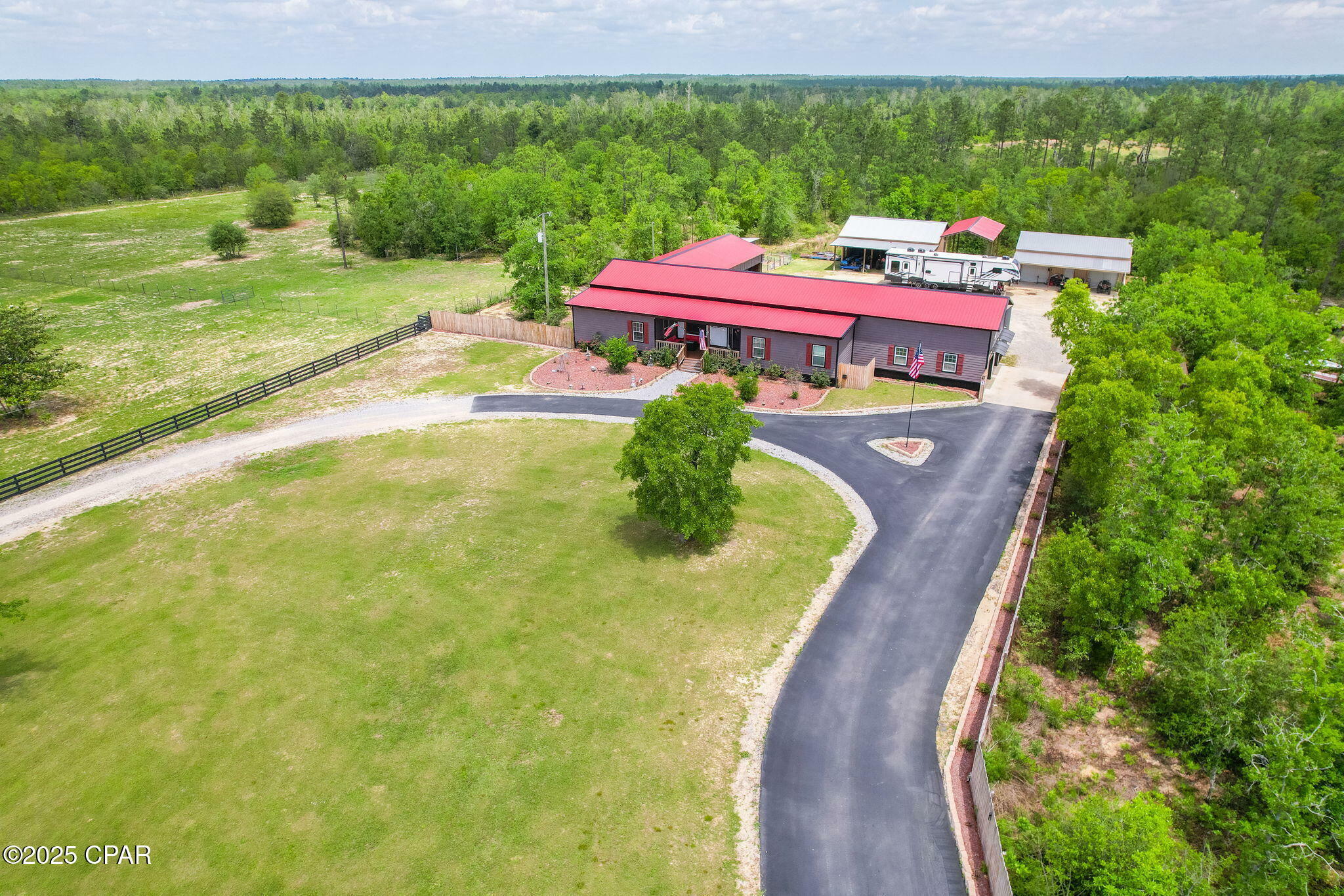 Property Photo: 2612 NW County Road 274 FL 32438