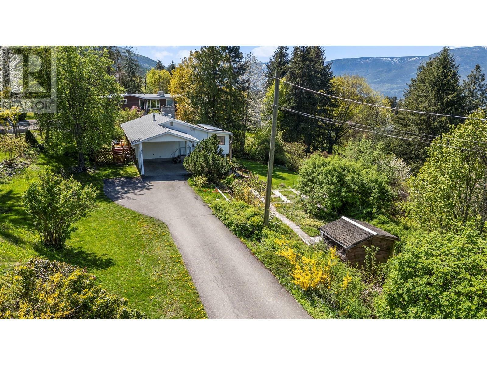Property Photo: 1811 9 Avenue Southeast BC V1E 2J6