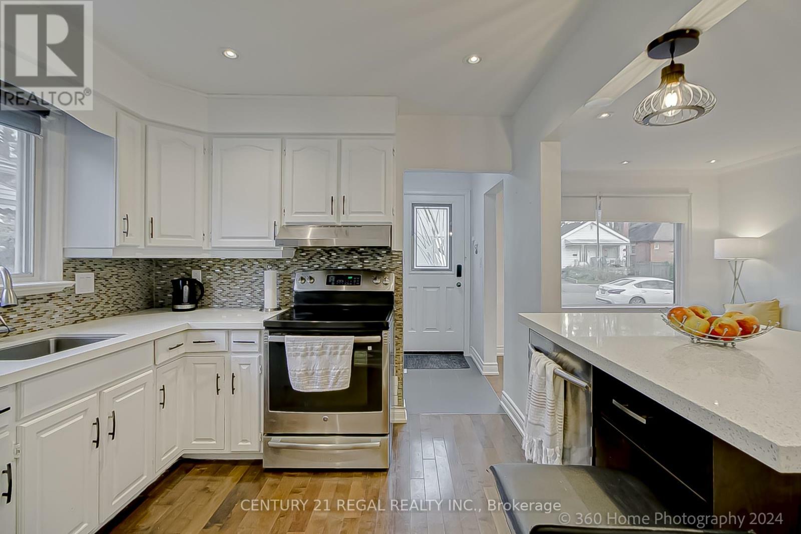 Property Photo: 8 Bexhill Avenue ON M1L 3B4