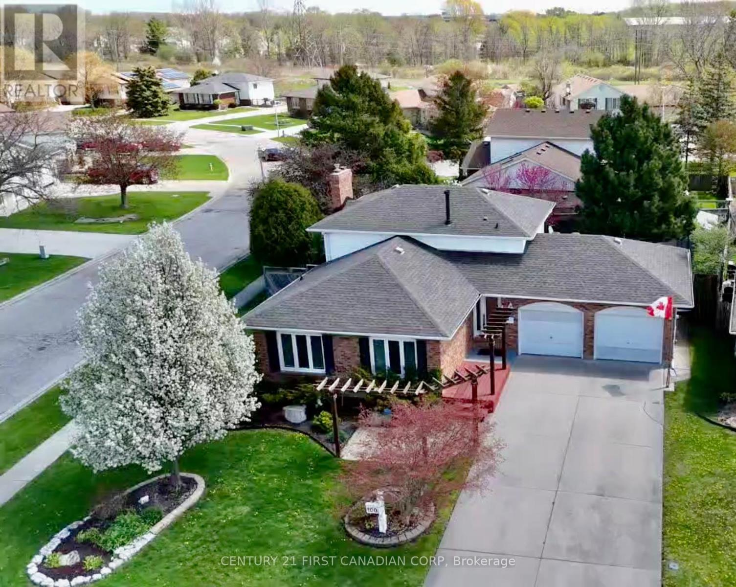 Photo de la propriété: 100 Hastings Crescent ON N7S 5K5