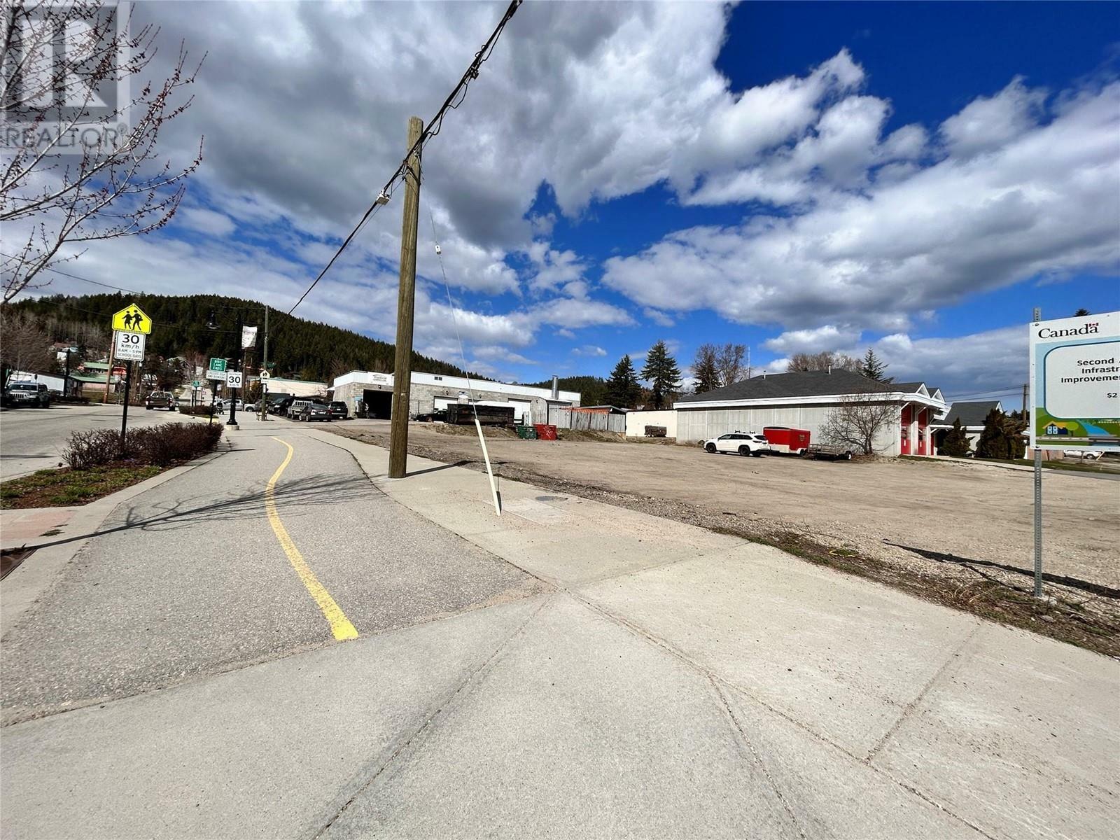 Photo de la propriété:  Parcel B Second Avenue  BC V0G 1Y0 