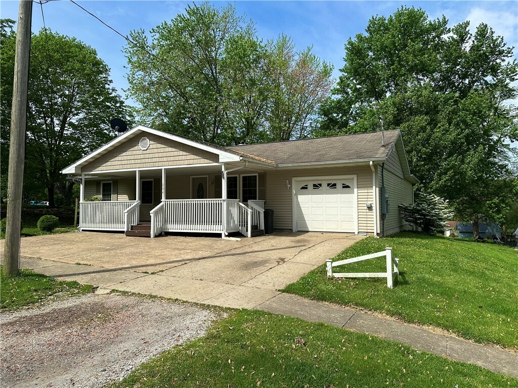 Property Photo: 204 Broad Street IL 62547