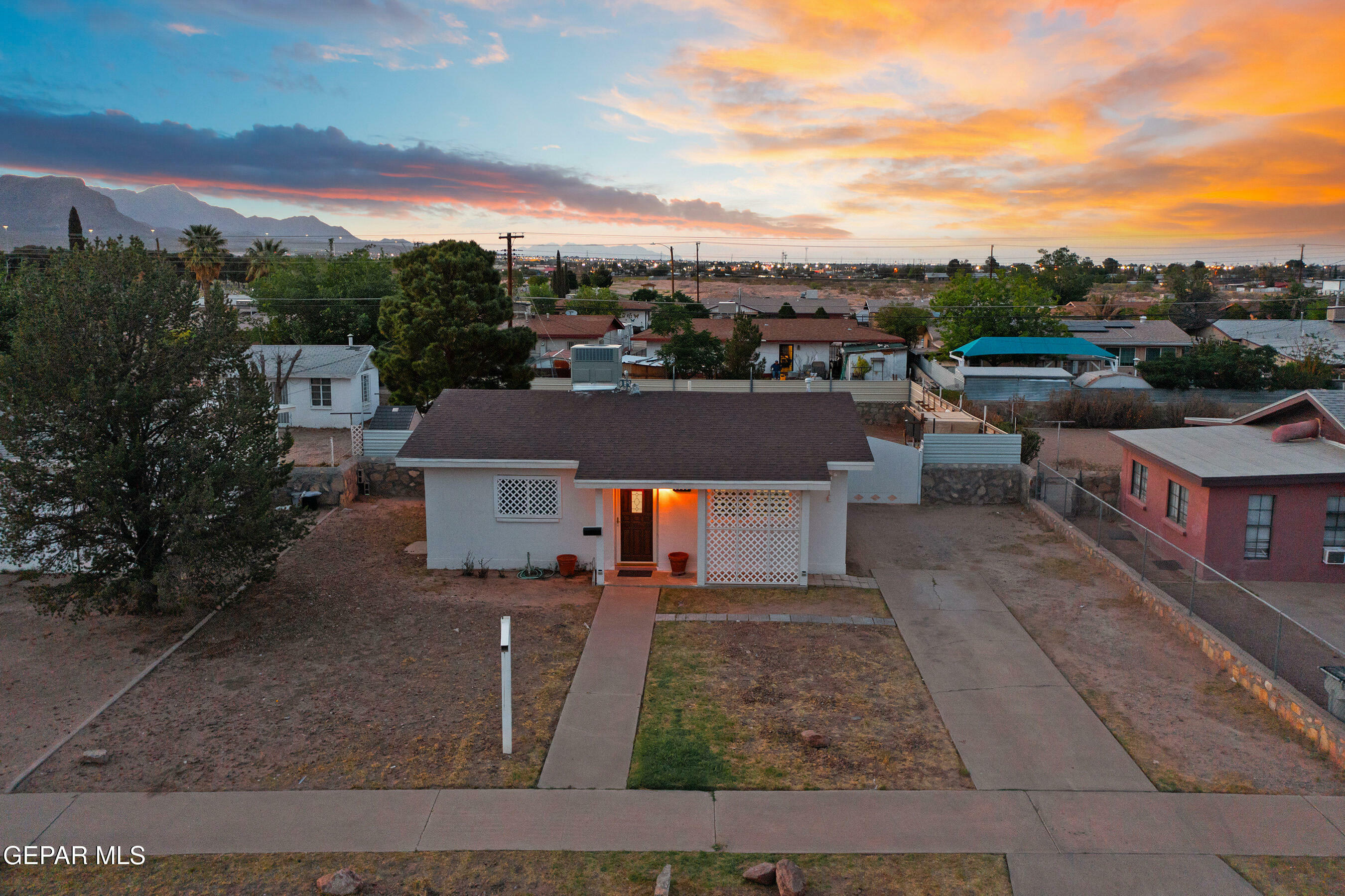 4911 Sierra Madre Drive  El Paso TX 79904 photo