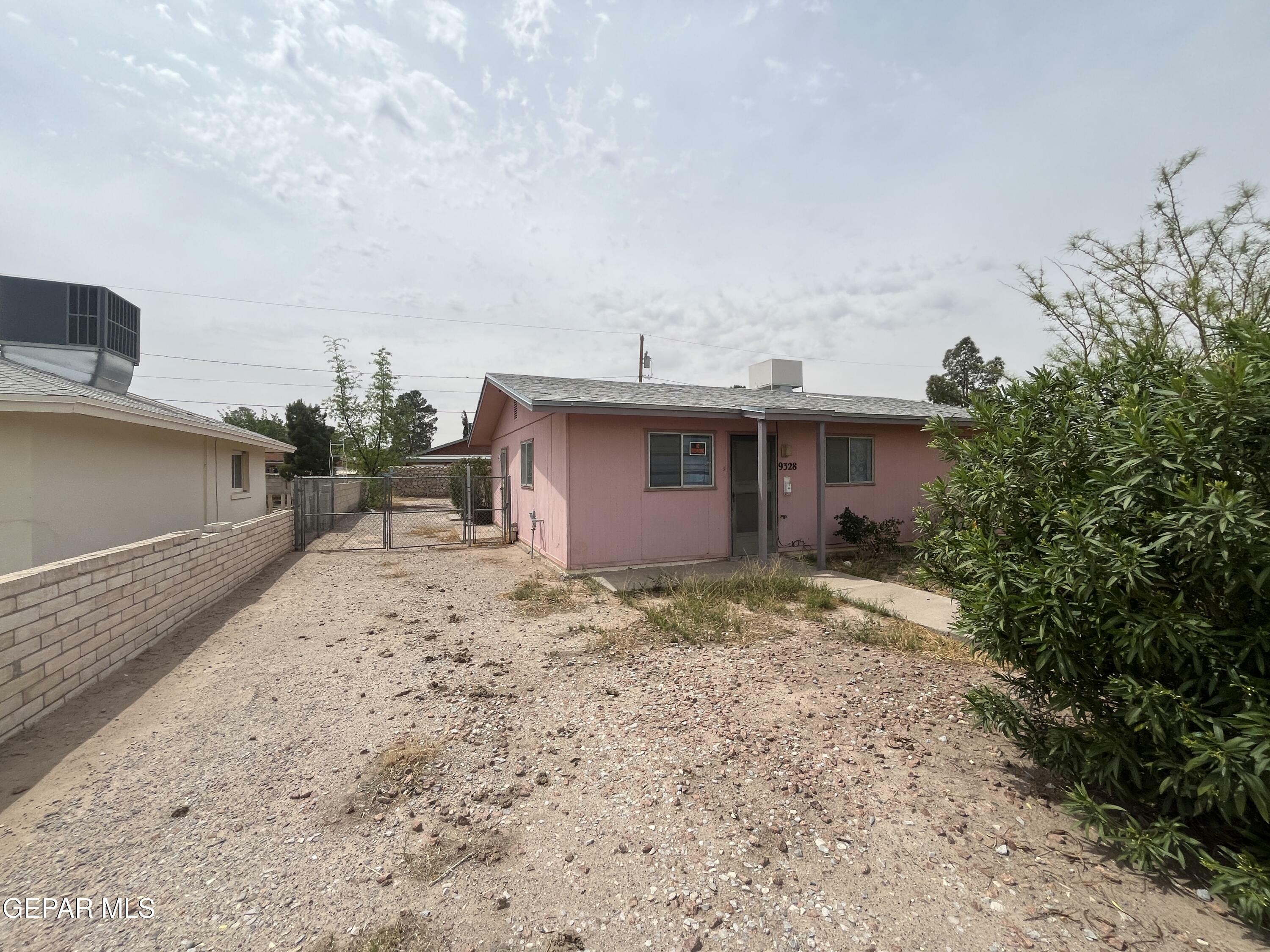 Property Photo: 9328 San Lorenzo Avenue TX 79907