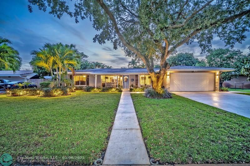 Property Photo: 841 Gardenia Ln FL 33317