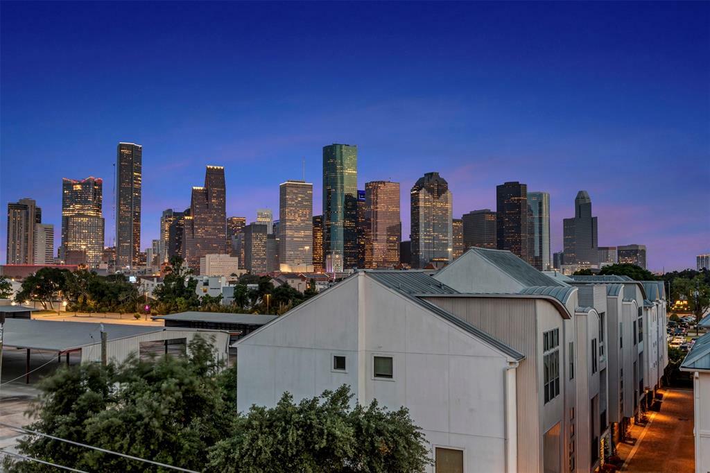 Property Photo: 1818 Dart Street TX 77007