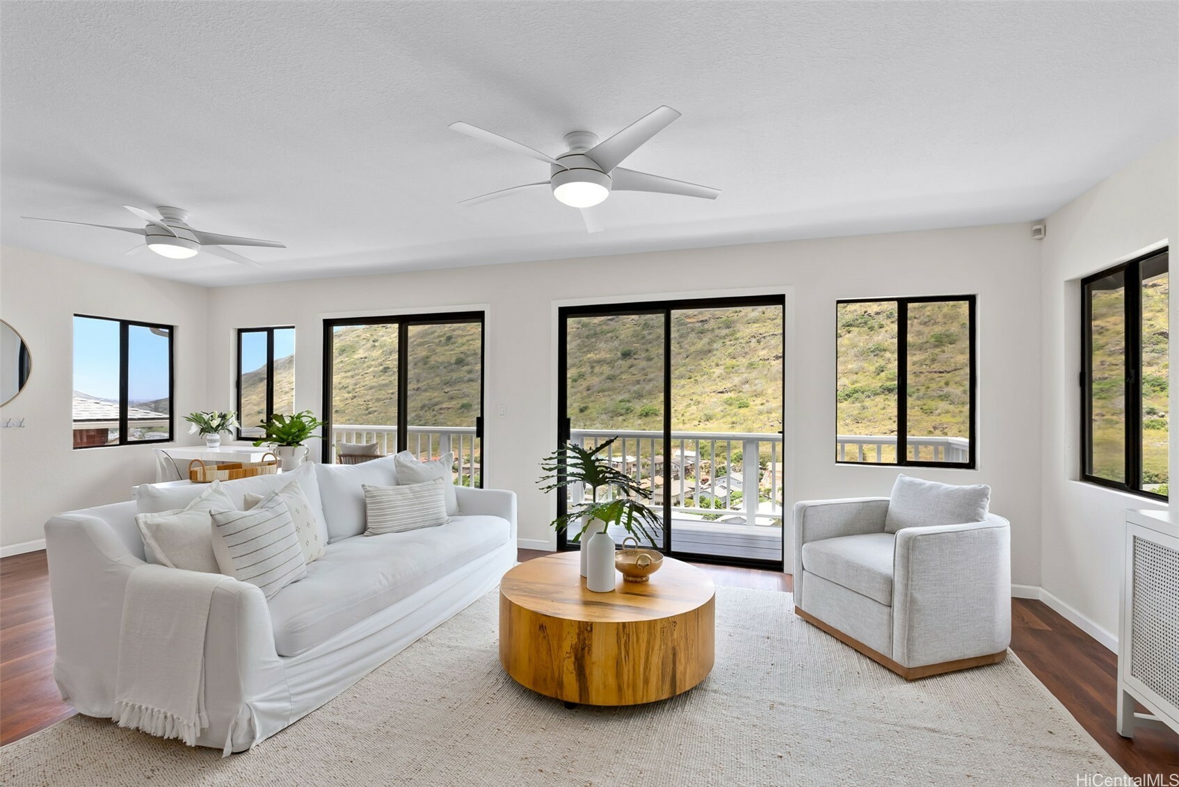 Property Photo: 1387 Miloiki Street HI 96825