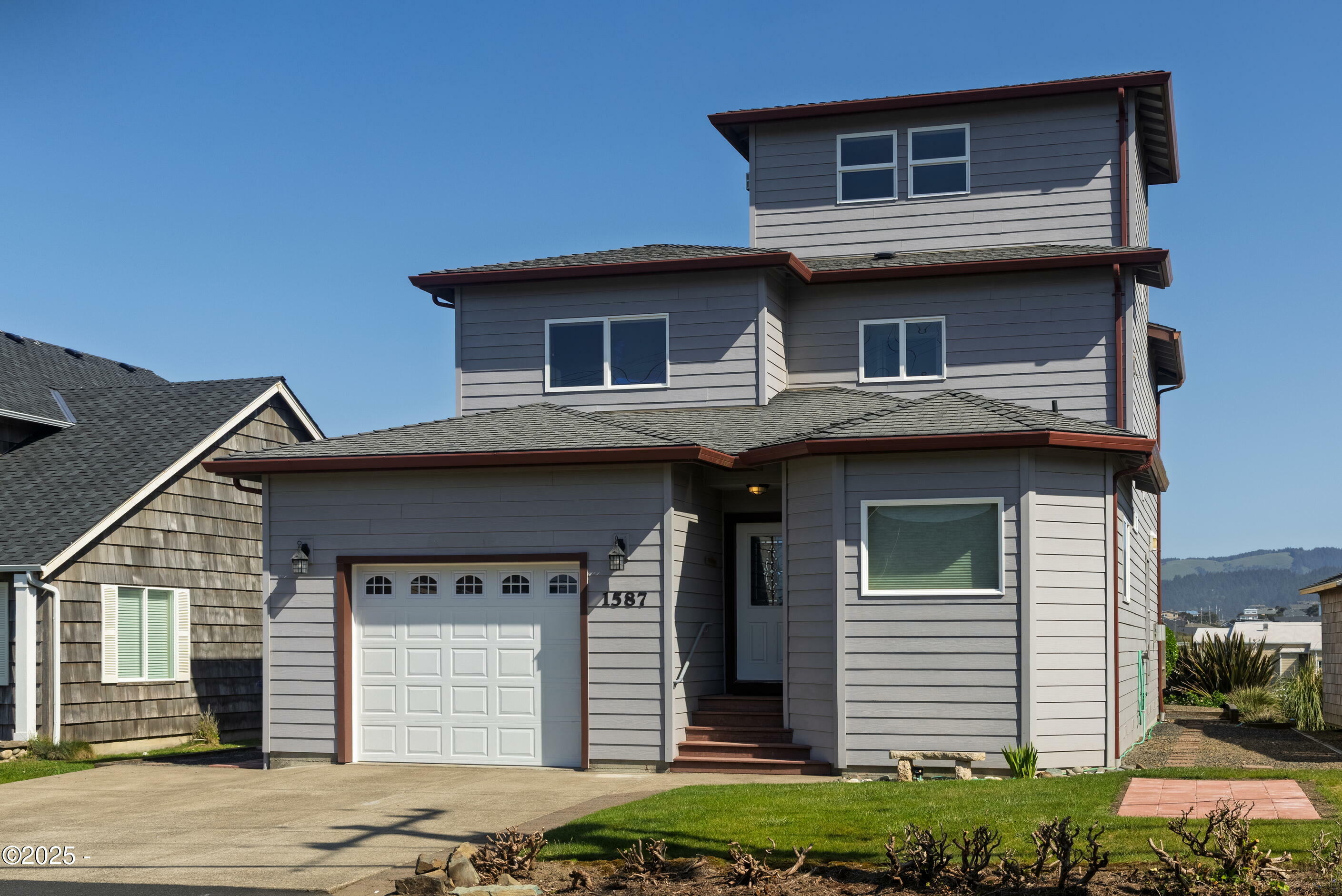 Property Photo: 1587 NW 39th Street OR 97367
