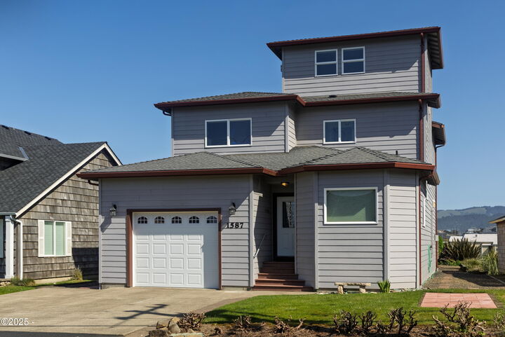 1587 NW 39th Street  Lincoln City OR 97367 photo