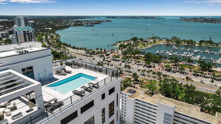 Property Photo:  33 S Palm Avenue 1403  FL 34236