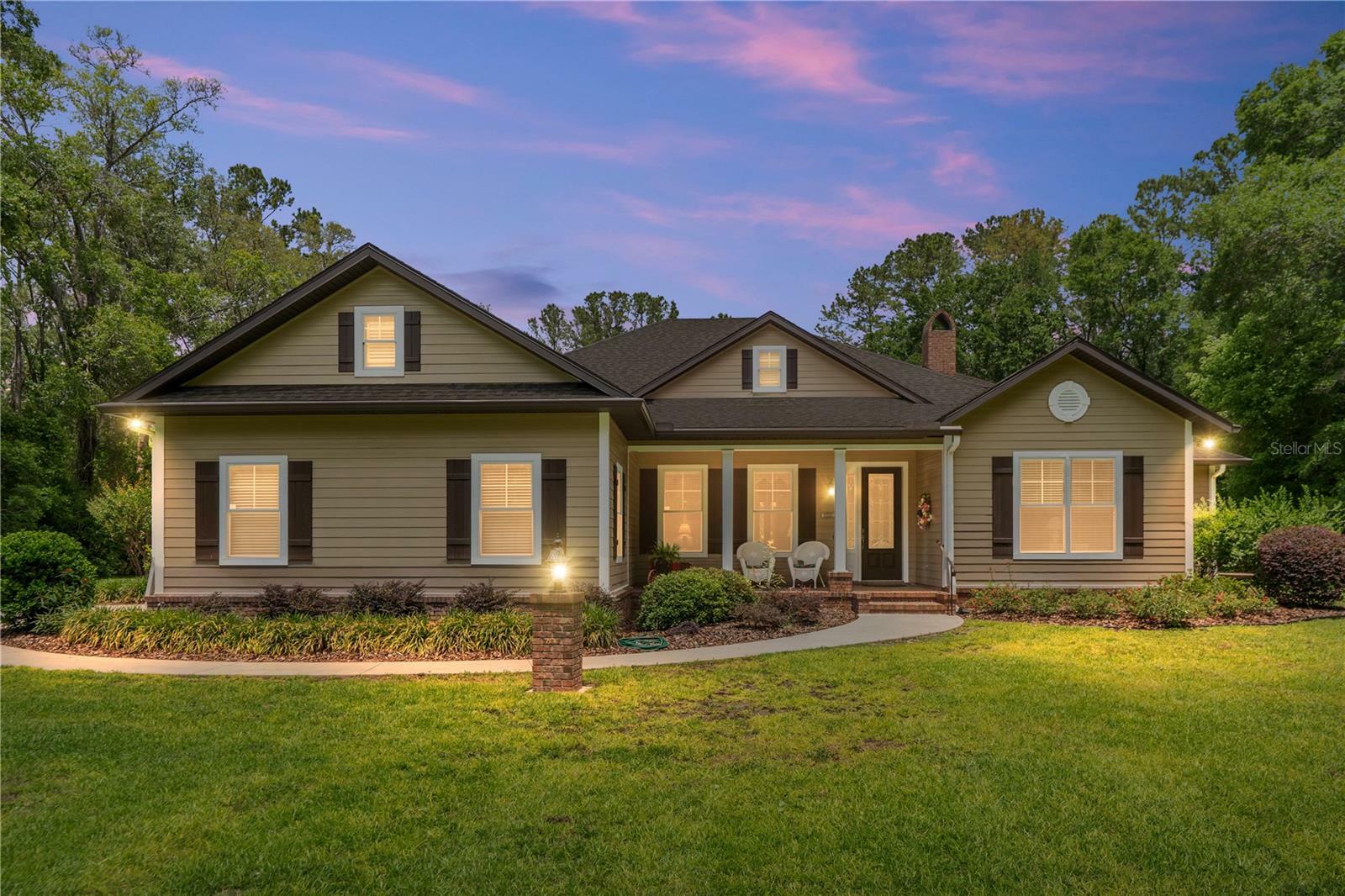 Property Photo: 19138 NW 76th Avenue FL 32615