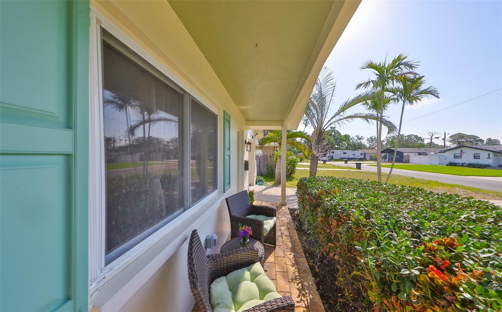 Property Photo: 1727 New Hampshire Avenue NE FL 33703